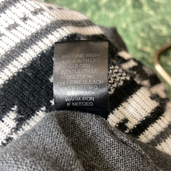 Morgan City Sweater Women Women Size XXL Gray & White Lap Over Front Long Sleeve - Picture 10 of 11